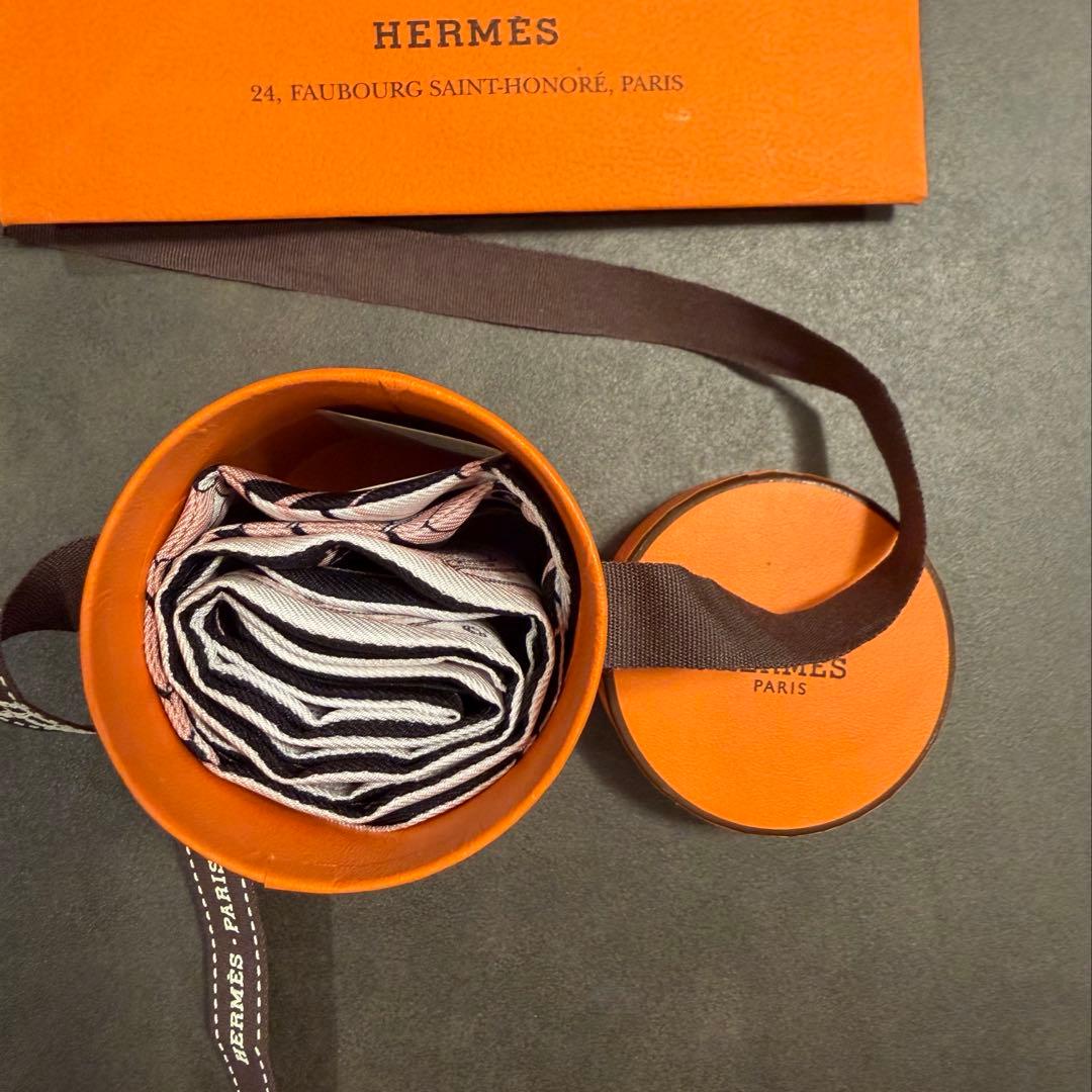 美品 エルメス ツイリー 《シュヴァル・ドゥ・クール・バンダナ》