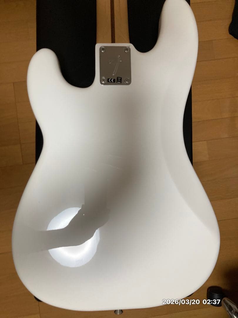 Fender Precision Bass ホワイト
