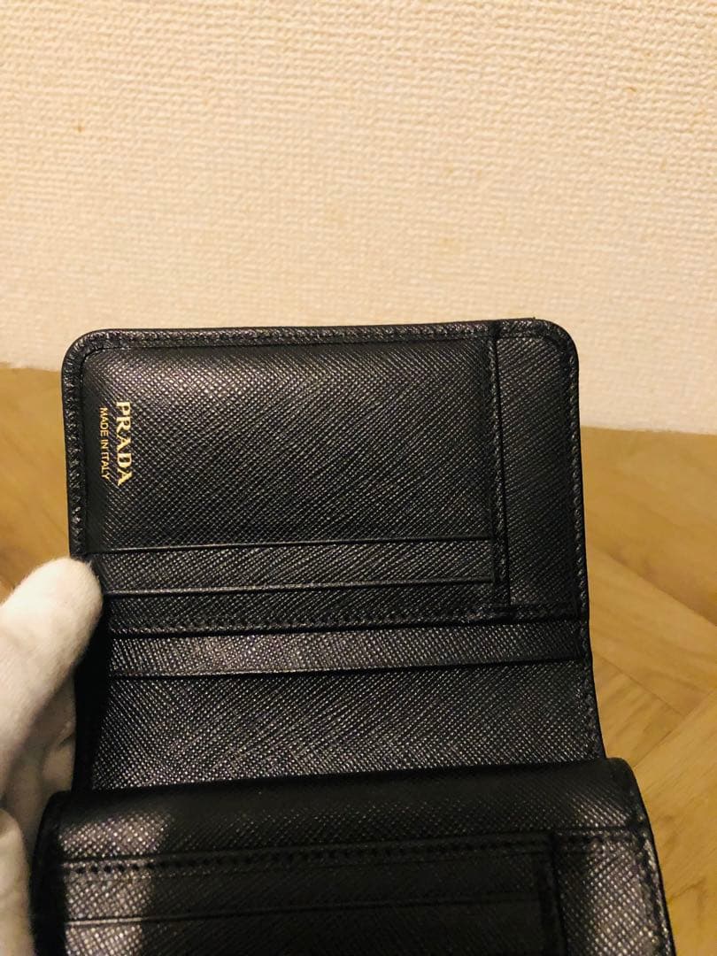 PRADA ブラックレザー 三つ折り財布 ICチップ(RFID)搭載