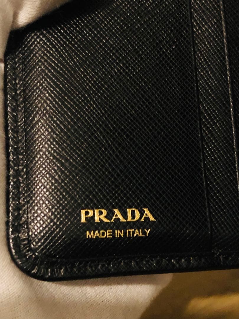 PRADA ブラックレザー 三つ折り財布 ICチップ(RFID)搭載