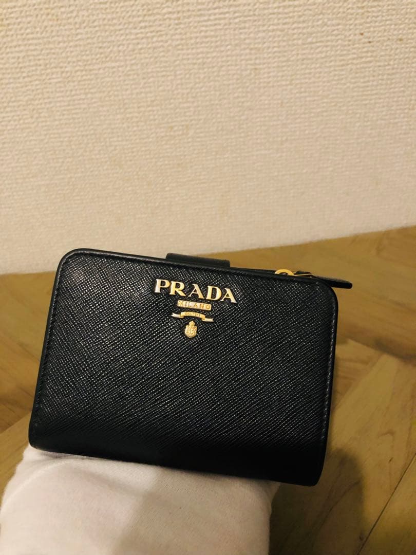 PRADA ブラックレザー 三つ折り財布 ICチップ(RFID)搭載