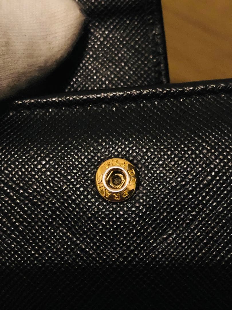 PRADA ブラックレザー 三つ折り財布 ICチップ(RFID)搭載