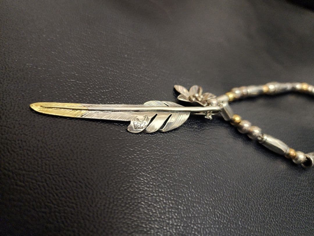 LARRY SMITH／KAZEKIRI FEATHER PENDANT