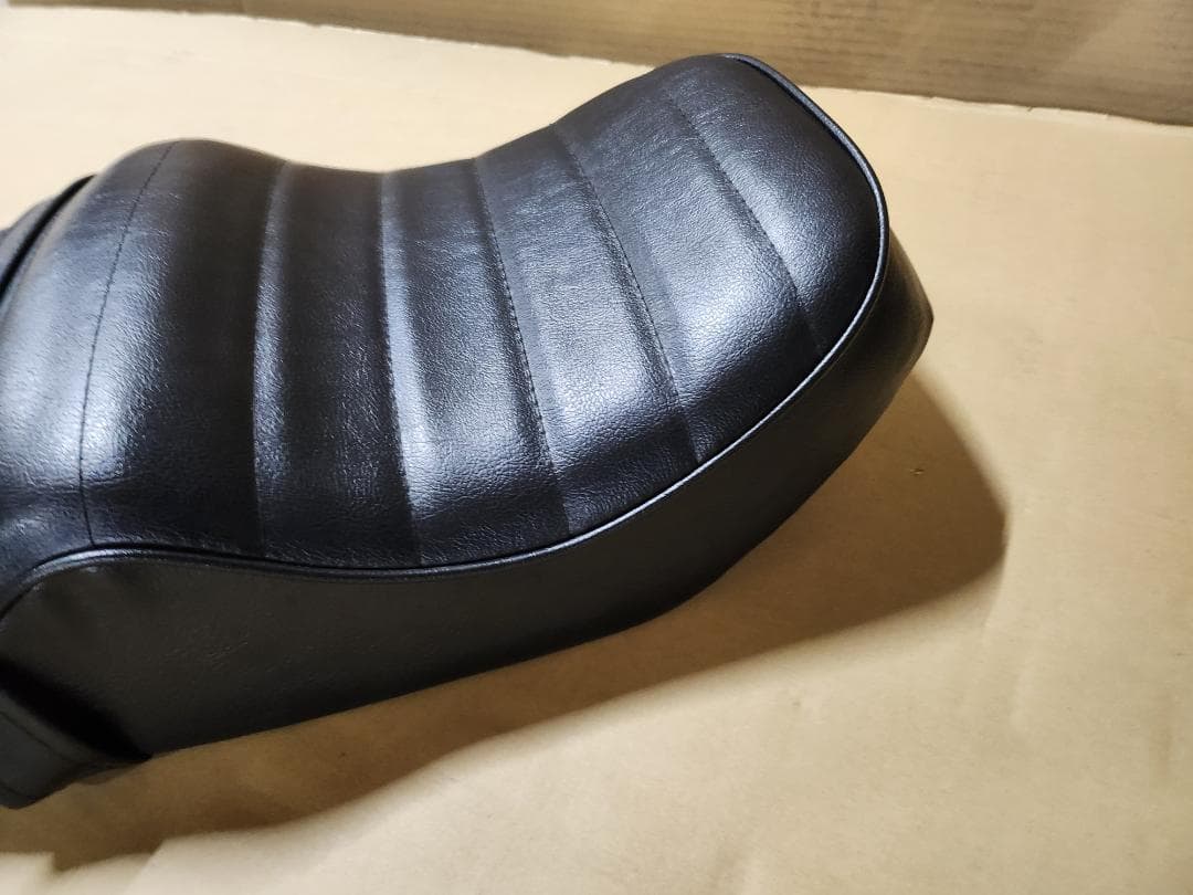 美品★CBX400F 550　タックロール シート 黒 皮 /完成品 あんこ抜き