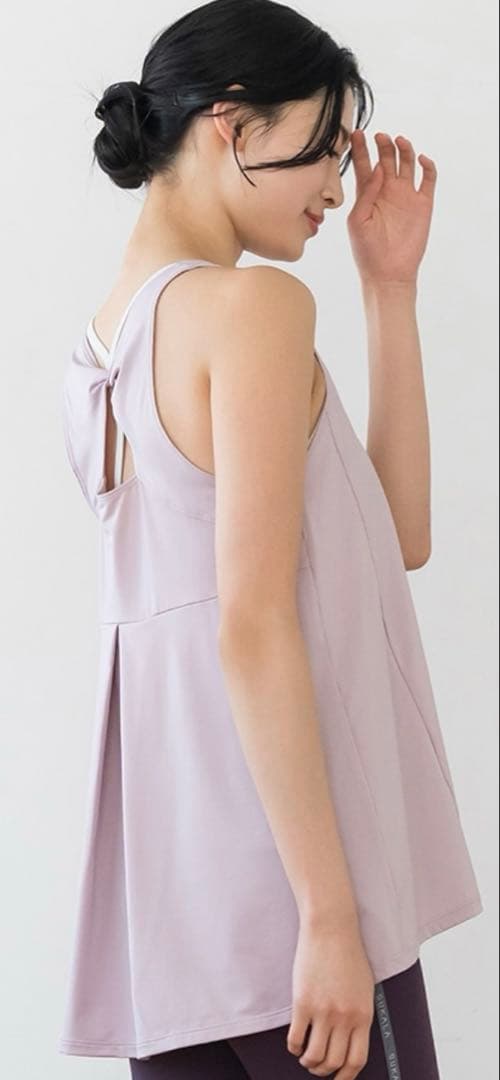 ヨガウェア　ラバ【SUKALA】バックツイストセパレートタンクトップ新品未使用M