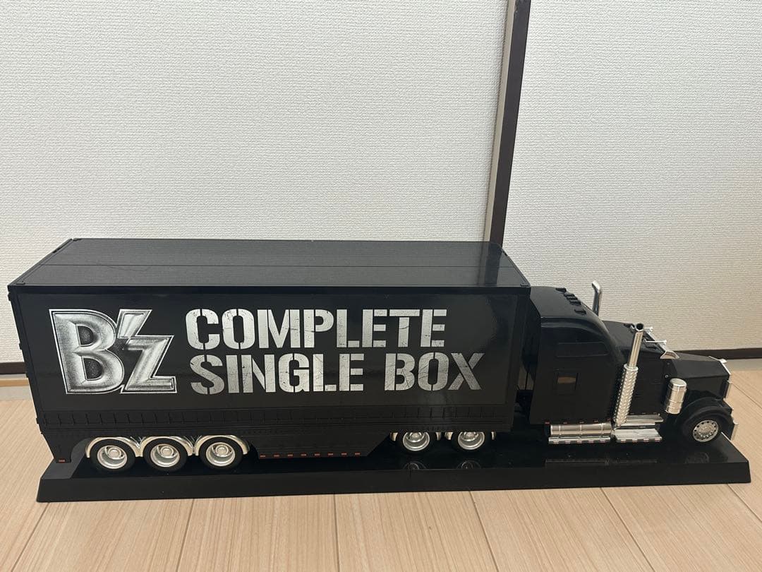 B'z COMPLETE SINGLE BOX トラック型
