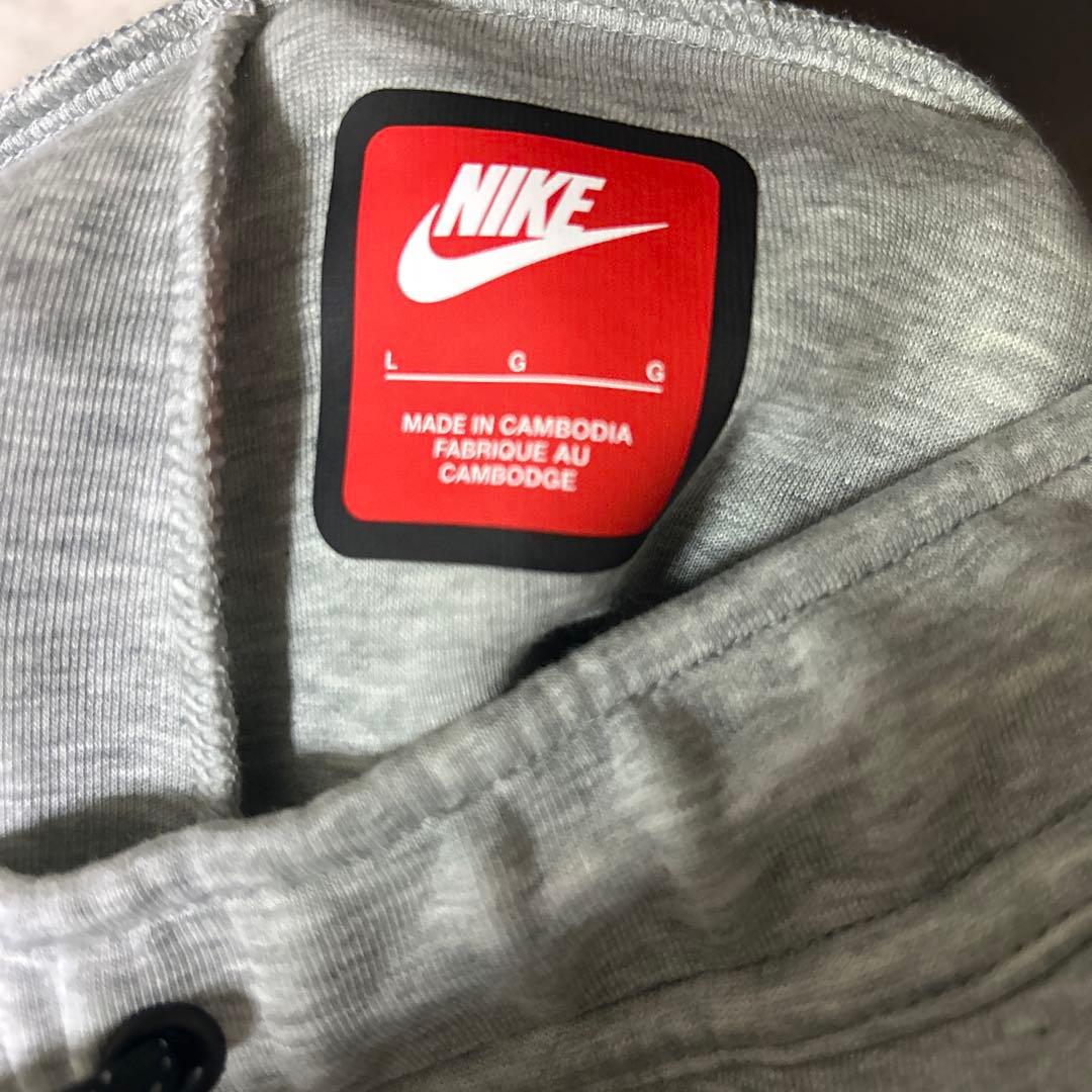 Nike グレー テックフリース