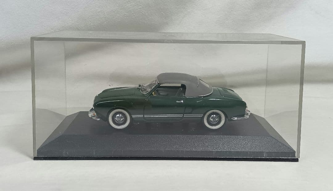 ミニチャンプス　1/43 カルマンギア カブリオレ　フォルクスワーゲン　ミニカー