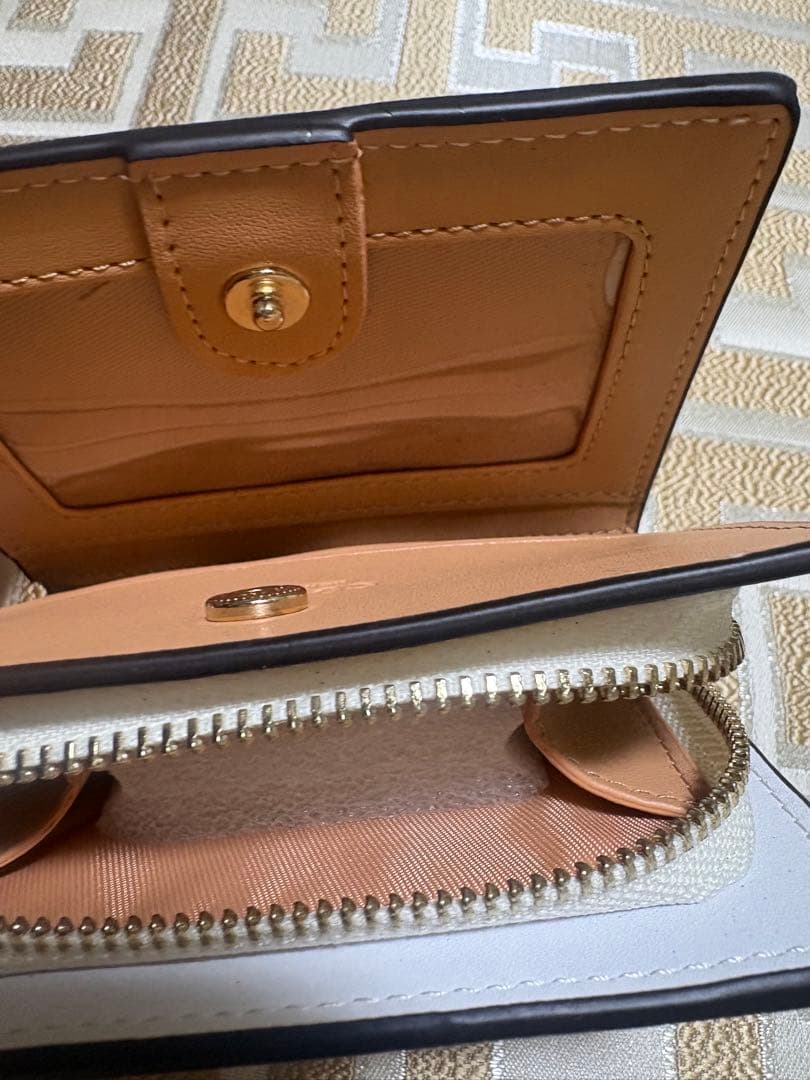 【新品・未使用】coach 2つ折り財布