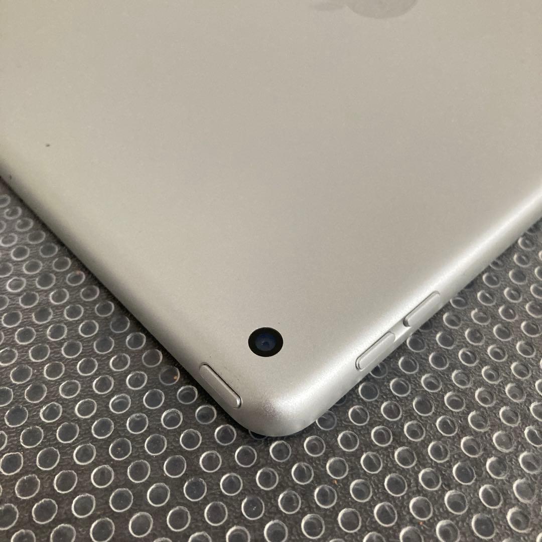 1073 外観美品☆電池最良好☆iPad8 第8世代 32GB WIFIモデル☆