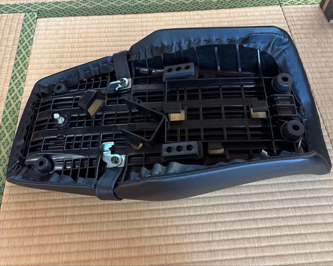 グロム125 JC92 純正シート