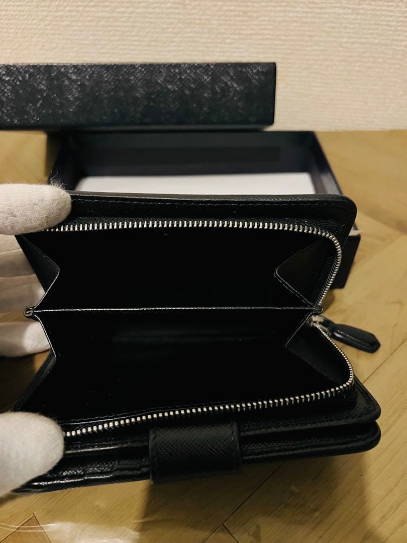 マグロ 　PRADA ブラック 三つ折り財布