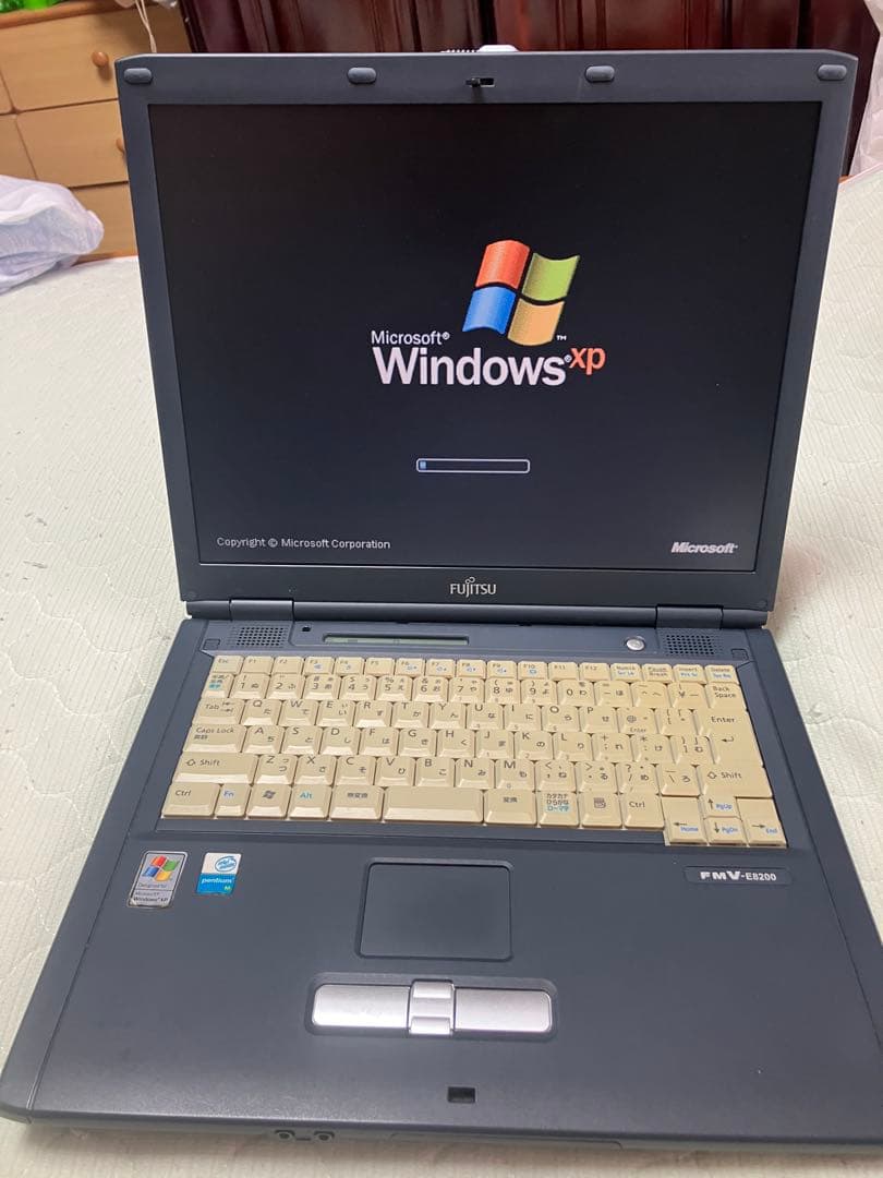 Fujitsu FMV E8200 本体.ACアダプター.リカバリCD6枚付