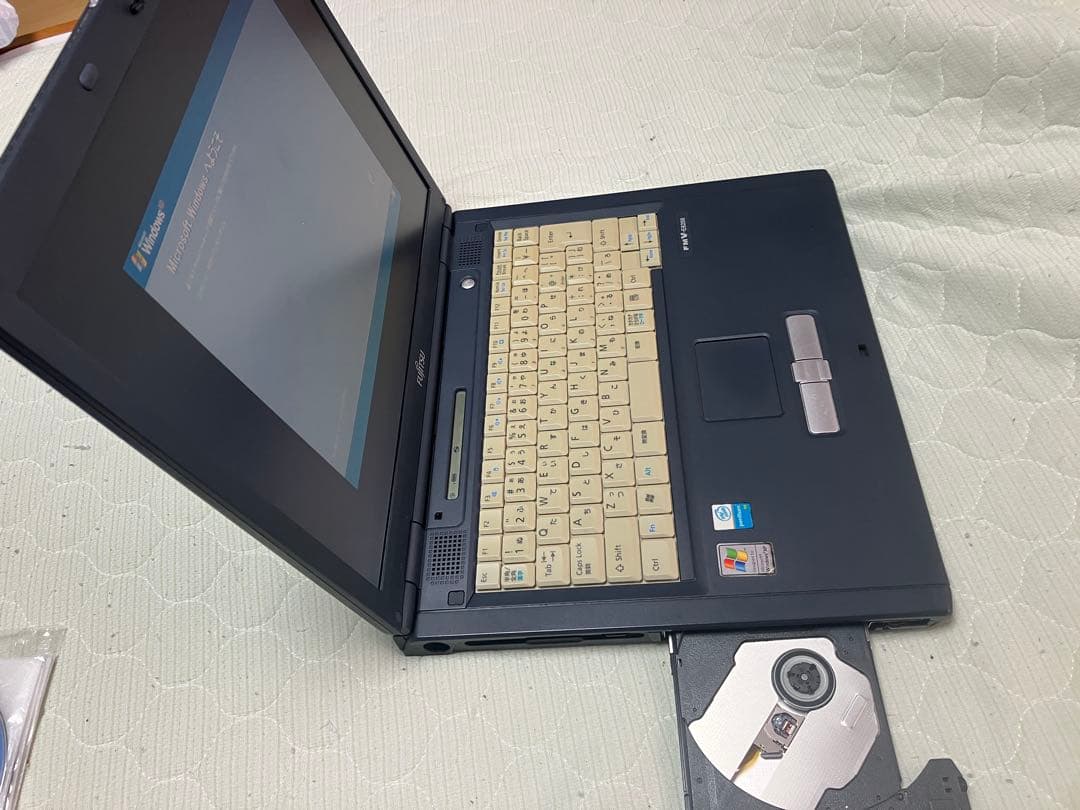 Fujitsu FMV E8200 本体.ACアダプター.リカバリCD6枚付