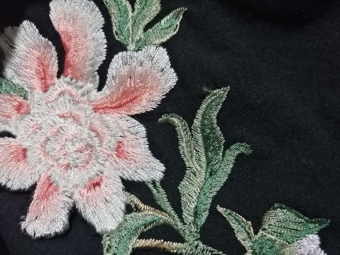 VIVIENNE TAM パワーネット黒ワンピ 刺繍 黒襟