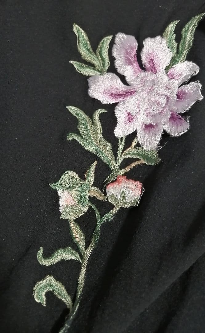 VIVIENNE TAM パワーネット黒ワンピ 刺繍 黒襟