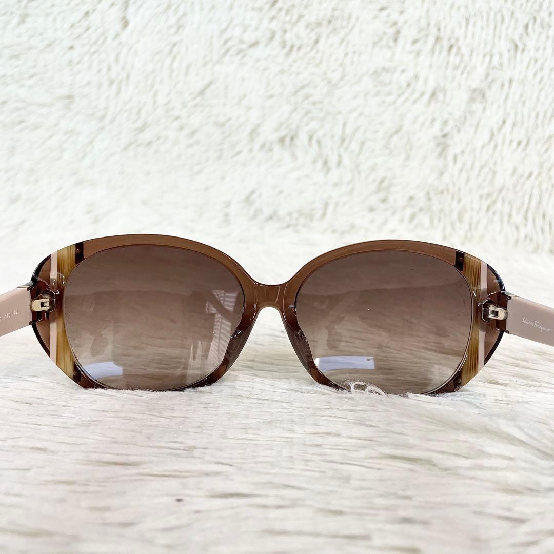 極美品　Salvatore Ferragamo　SF842SA　ブラウンレンズ
