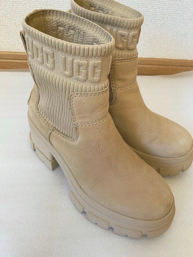 UGG モクシーチェルシー ブーツ　24cm