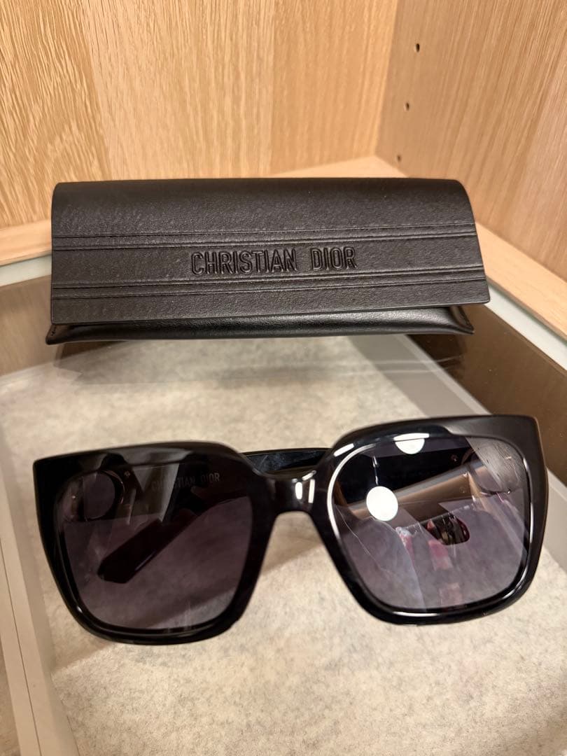 K*様 DIOR キャットアイ ブラックサングラス ゴールドロゴ