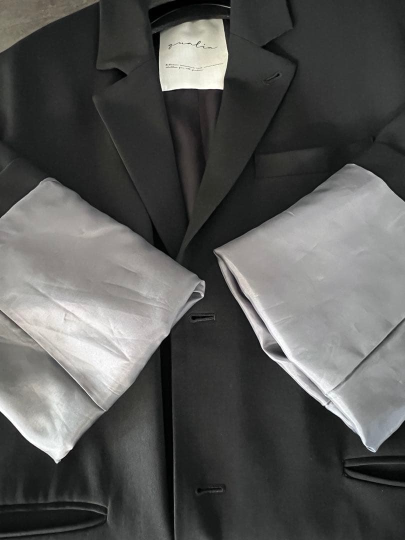 【値下げ】qualia クオリア signature jacket deres