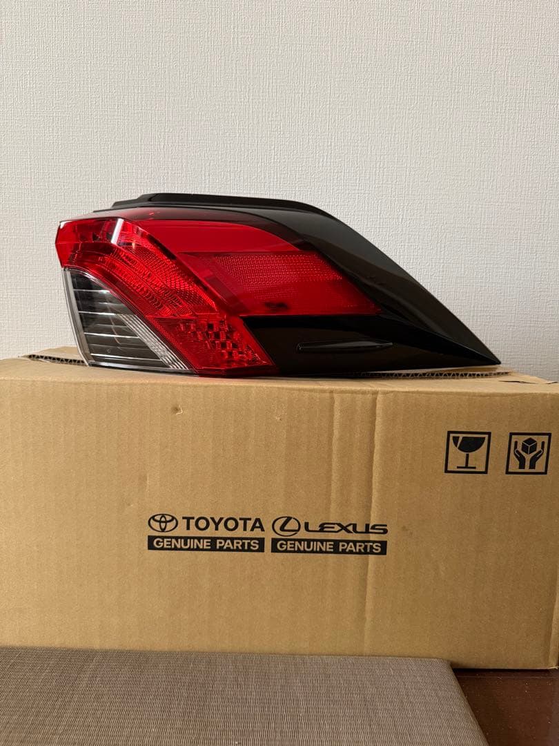 トヨタ RAV4 US純正テールライト 左右