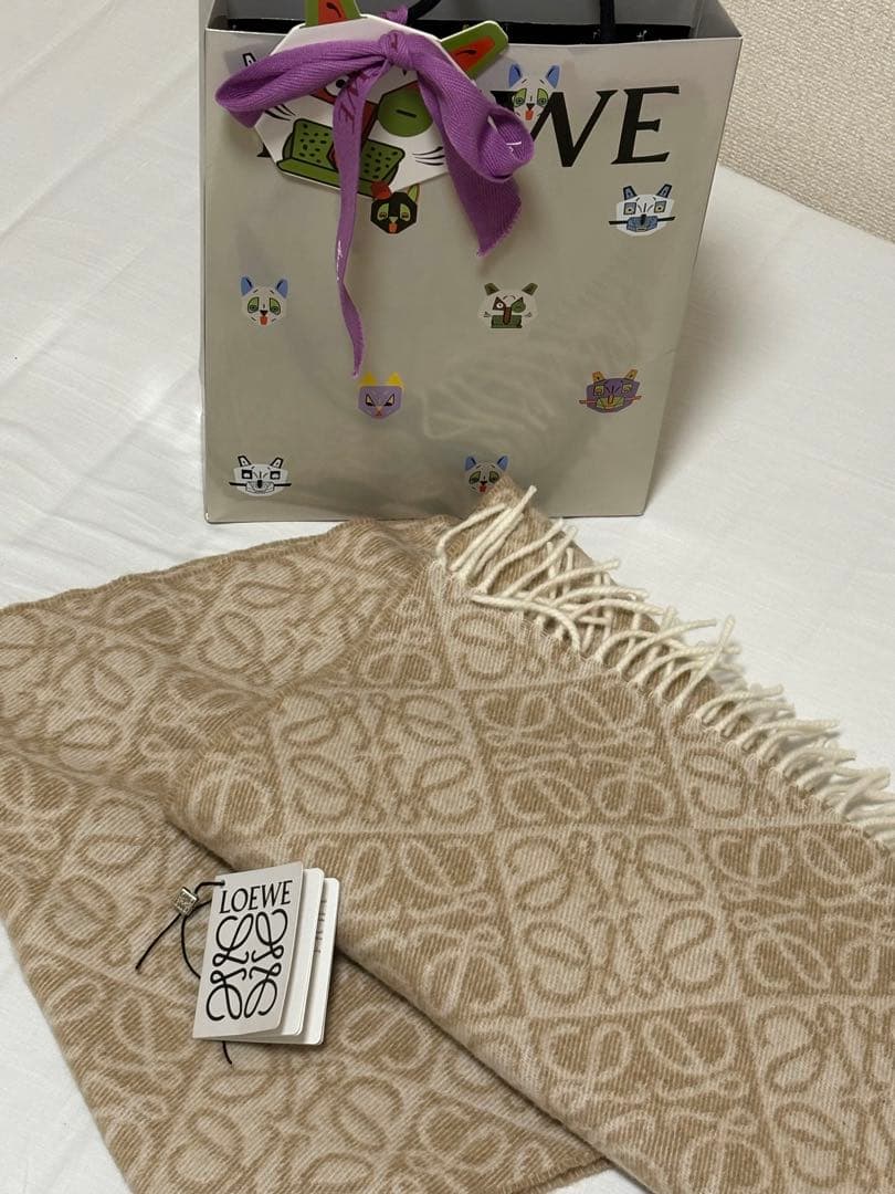 LOEWE ベージュ マフラー　アナグラム　スカーフ