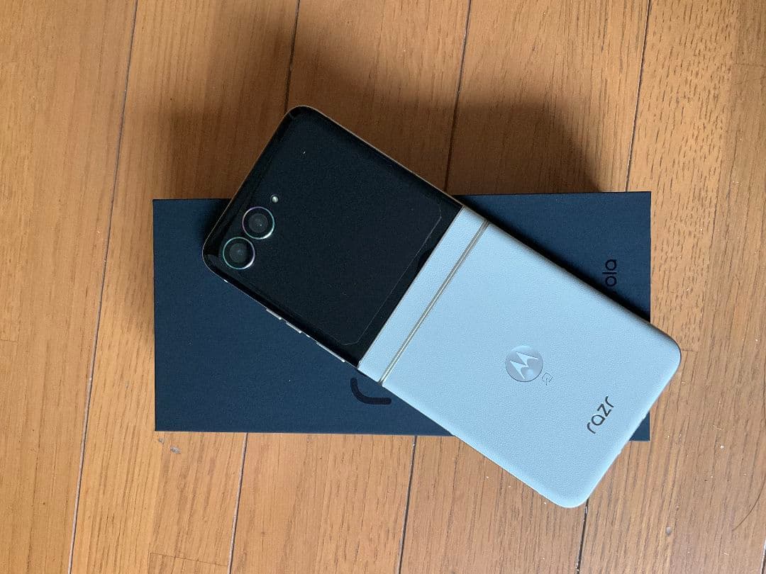 motorola razr50 サンドクリーム 本体・ケース×10個