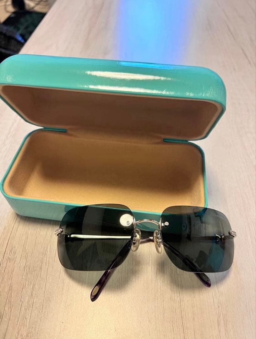 Tiffany & Co. 装飾付きサングラス