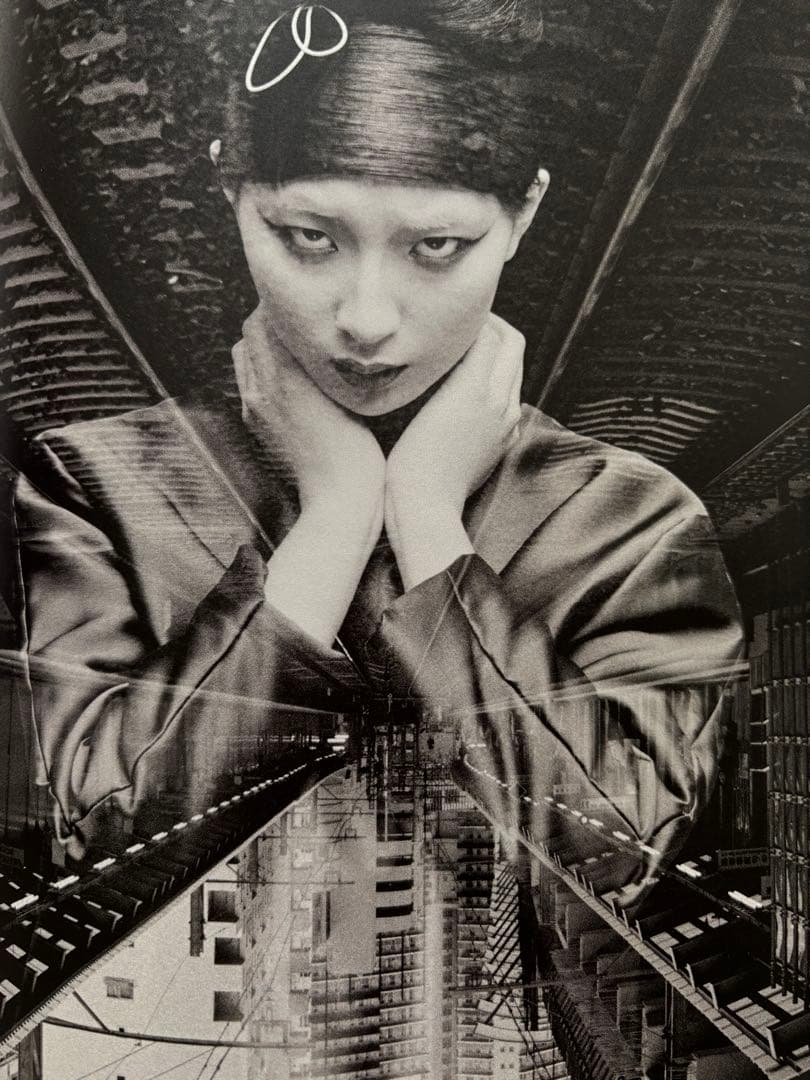 【限定111冊】コール・バラシュ写真集 SIX GIRLS SIX CITIES
