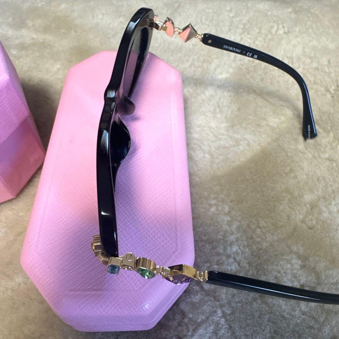 Swarovski ブラックサングラス ケース付き　箱付き　証明書付き