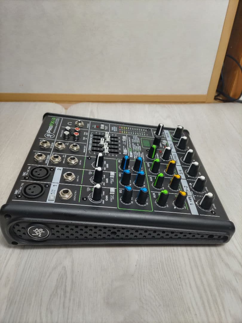 Mackie ProFX4 v2 4チャンネル　ミキサー