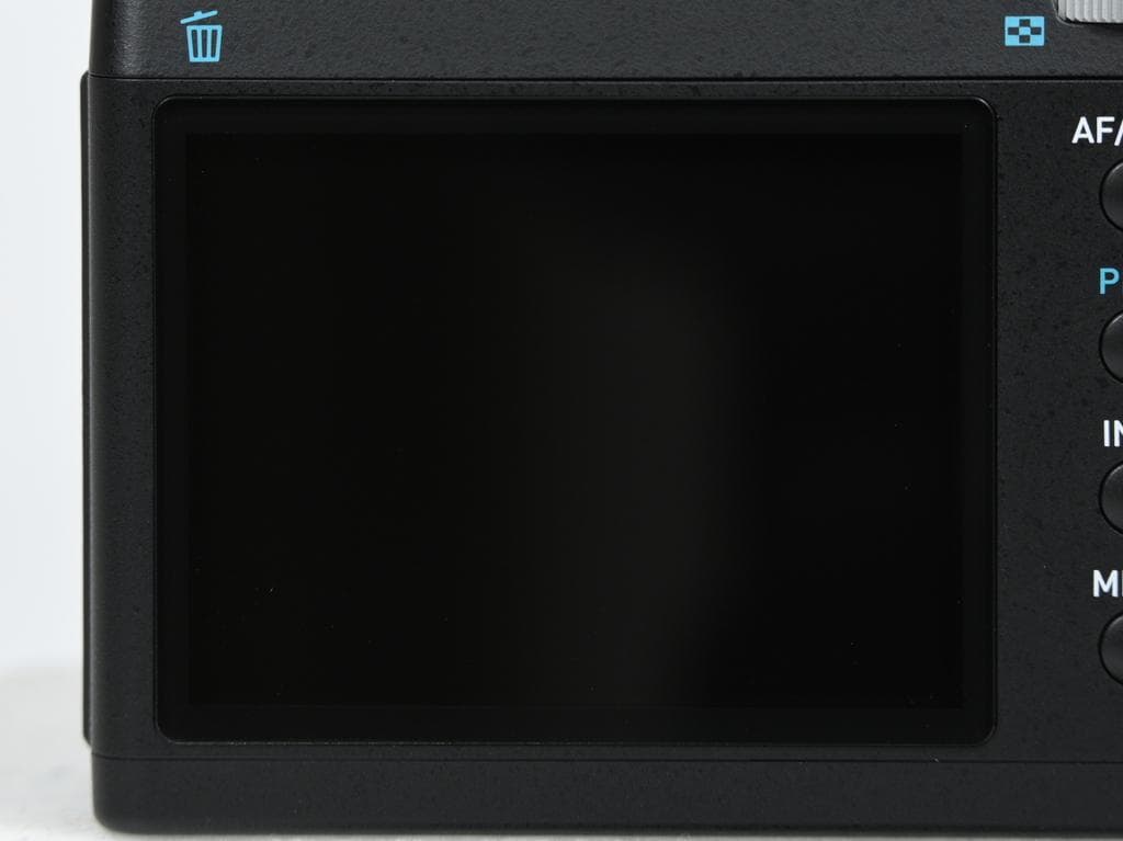 【美品】 ペンタックス　PENTAX K-01 レンズキット《ショット数131》