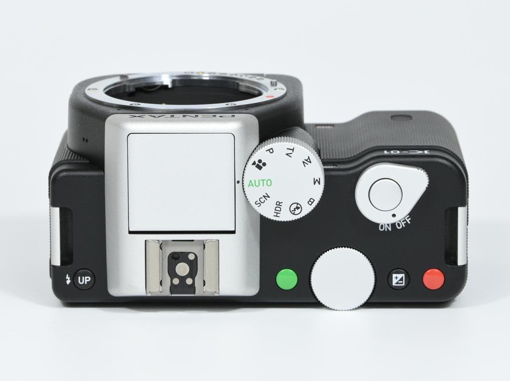 【美品】 ペンタックス　PENTAX K-01 レンズキット《ショット数131》