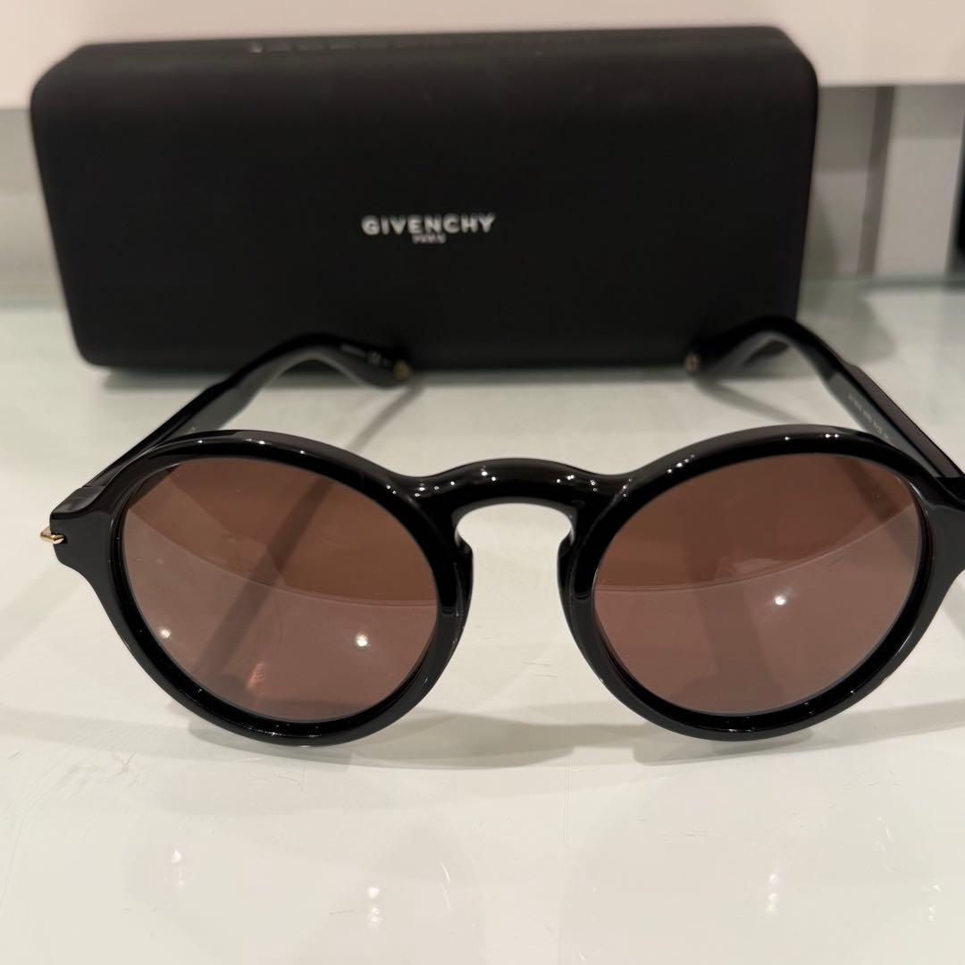 GIVENCHY ブラック サングラス