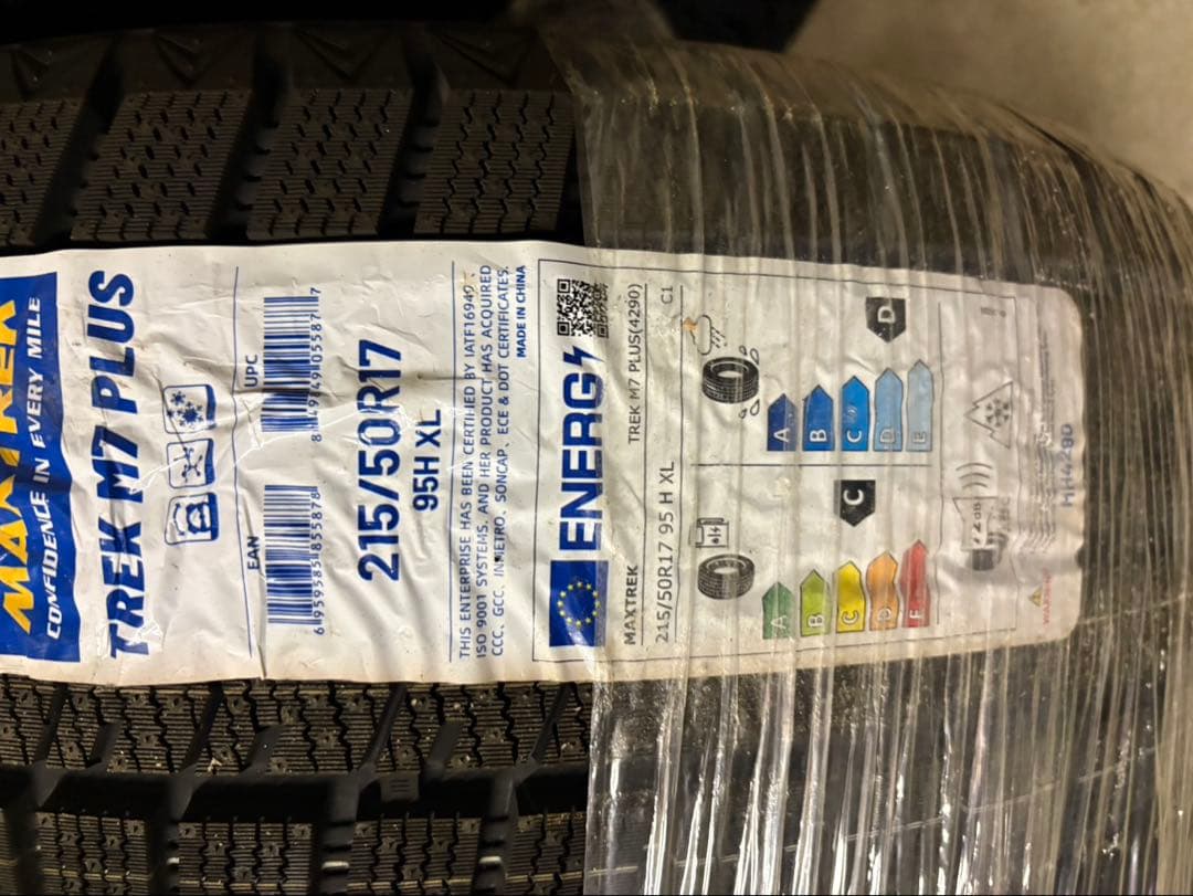 MAXTREK TREK M7 PLUS 215/50R17 スタッドレスタイヤ