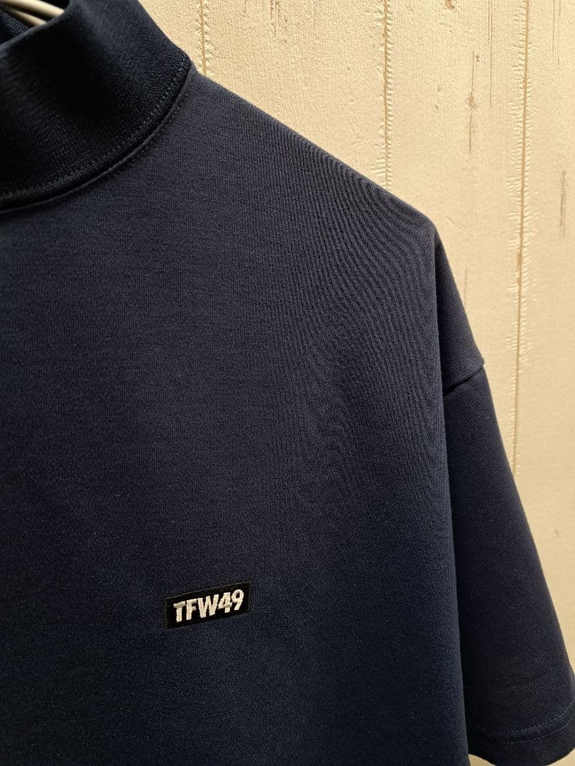 TFW49 ティーエフダブリュー　モックネックTシャツ