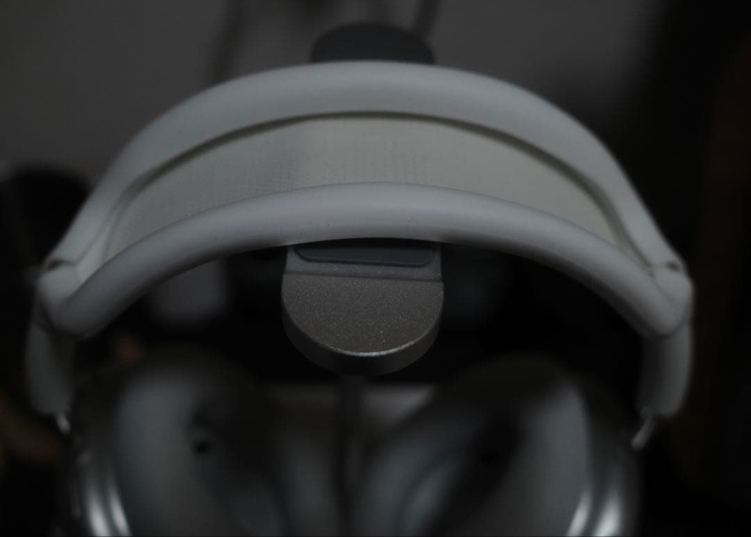 本体新品 Air Pods Max Silver ヘッドホン 廃盤モデル　箱付き