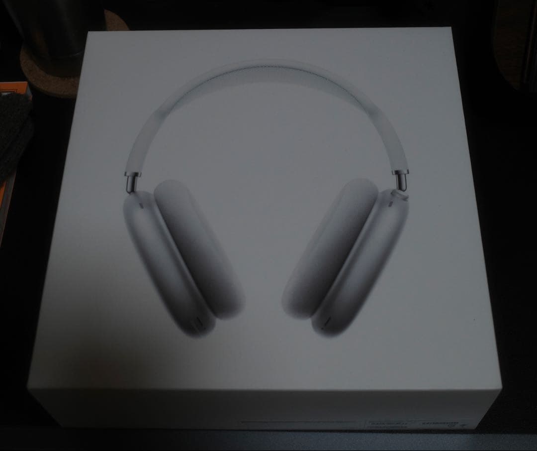 本体新品 Air Pods Max Silver ヘッドホン 廃盤モデル　箱付き