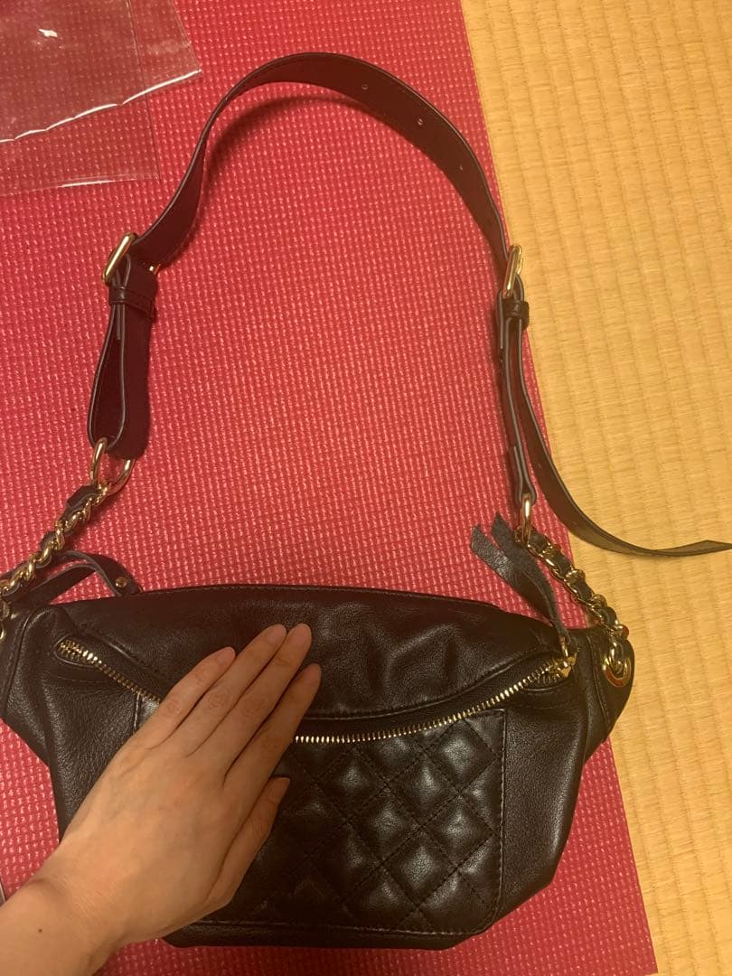 本革キルティングショルダーボディーバッグ