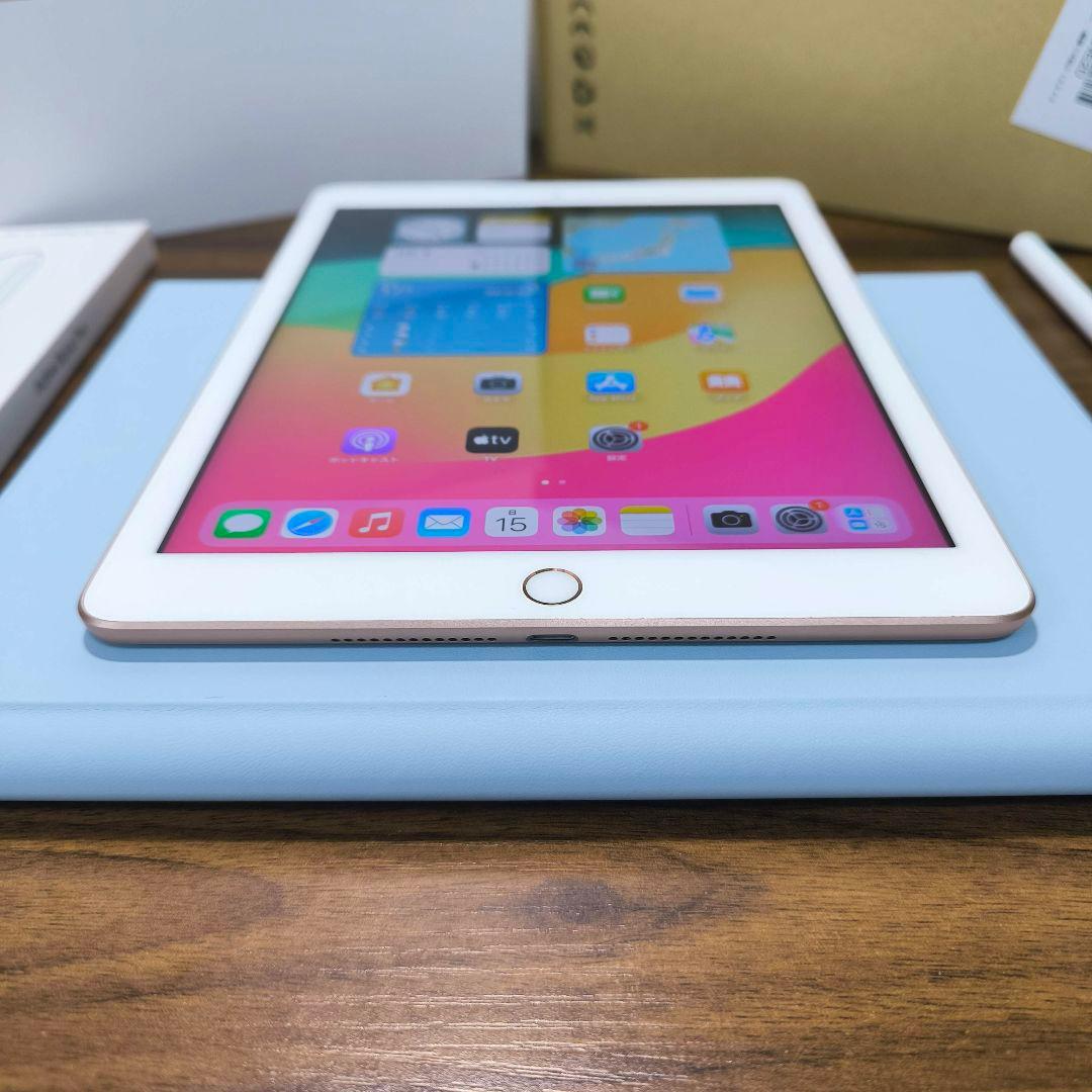 iPad 第6世代 Simフリー 32GB ケースとキーボード、タッチペン