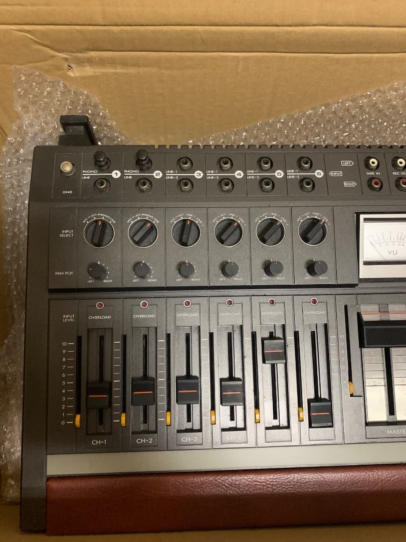 MIXER ANALÓGICO VINTAGE “VICTOR MI-5000”