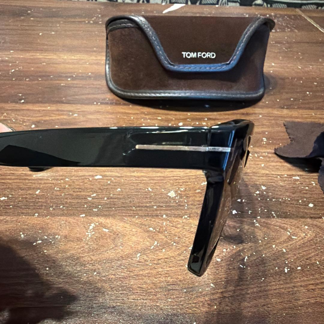 TOM FORD TF952 サングラス　トムフォード
