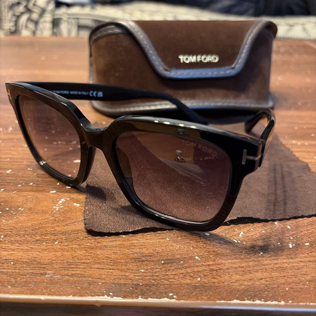 TOM FORD TF952 サングラス　トムフォード