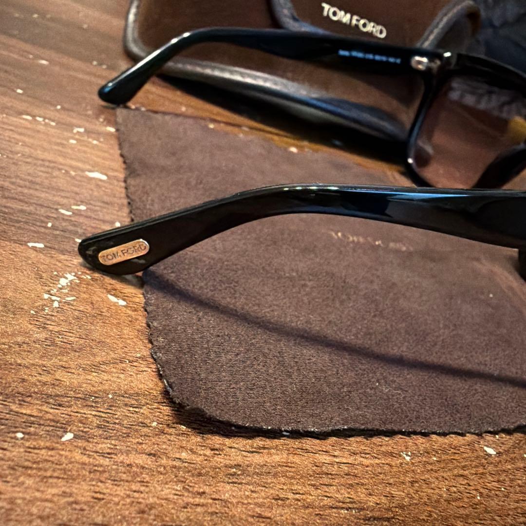 TOM FORD TF952 サングラス　トムフォード