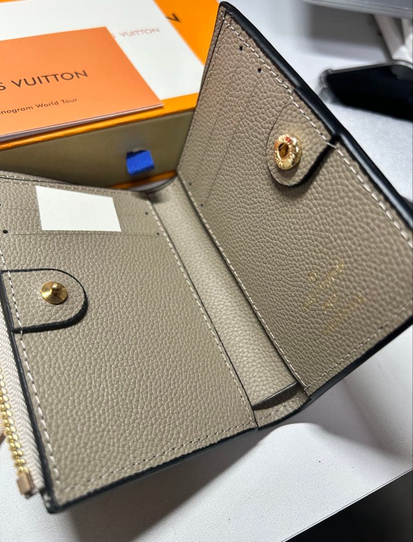 1点のみ LOUIS VUITTON 二つ折り折り財布 ノベルティ