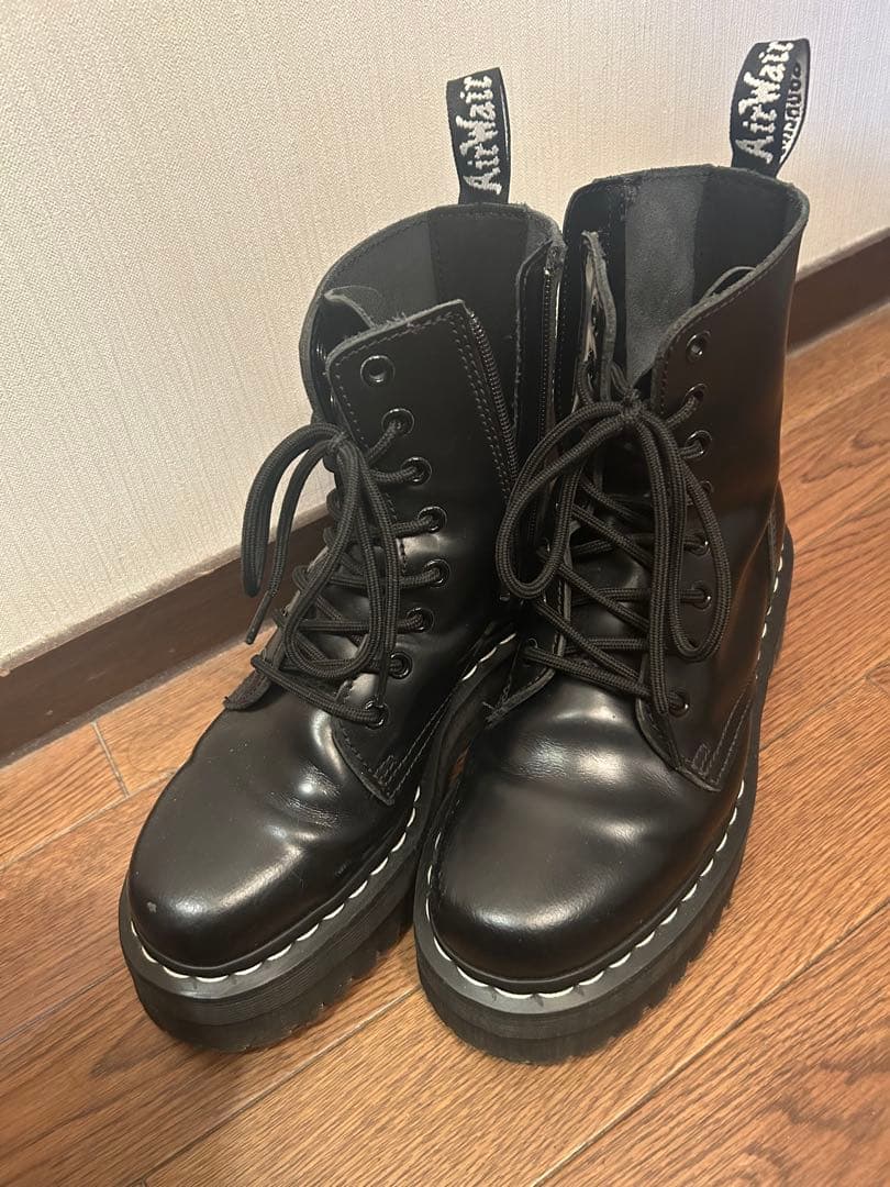 Dr.Martens JADON ホワイトステッチ 8 ホール ブーツ