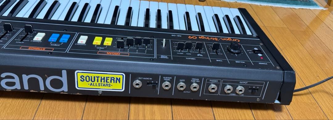 Roland RS-09 シンセサイザー