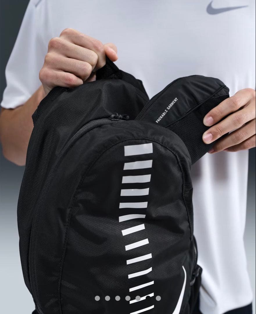 NIKEナイキ　ランニングジャケット　ウィンドブレーカー　黒　ブラック　L 新品