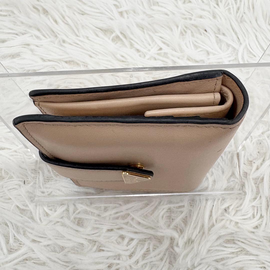 PRADA プラダ 現行モデル 二つ折り 財布 三角ロゴ ベージュ系 ウォレット