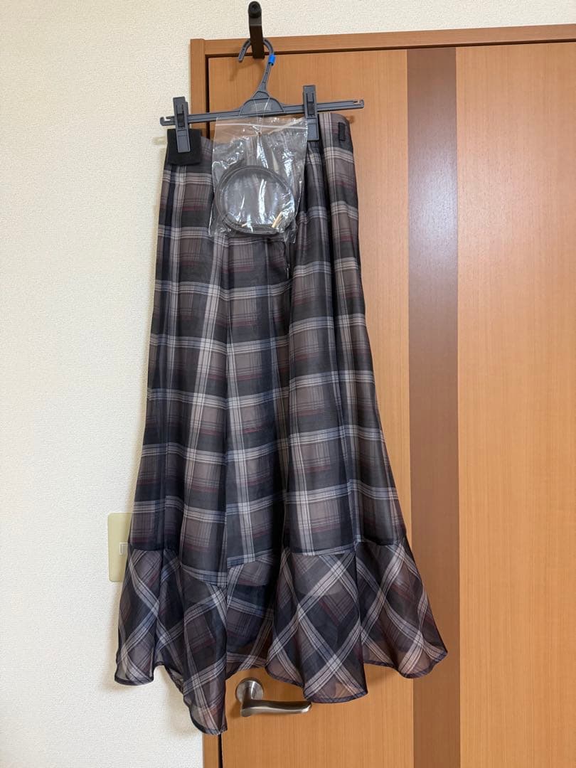 新品　apuweiser-riche　ベルト付イレヘムチェックスカート　ボルドー